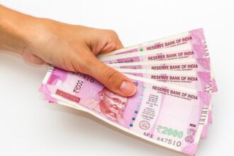 1770257527 1770194811 1770185467 Rs 2 Lakh in Old Rs 2000 Notes Found During Diwali Cleaning Internet Shocked 3 2025 10 dcfbe92b1d77e0d493e1f68554f46fab.jpg