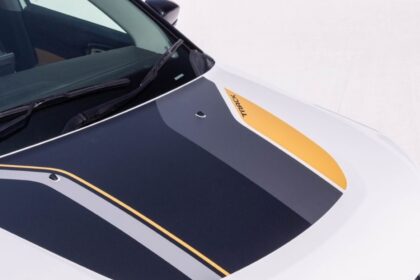 Jeep Meridian Track Edition 2026 02 ae04259068063bfc3fa40b1ad754508f 16x9.jpg